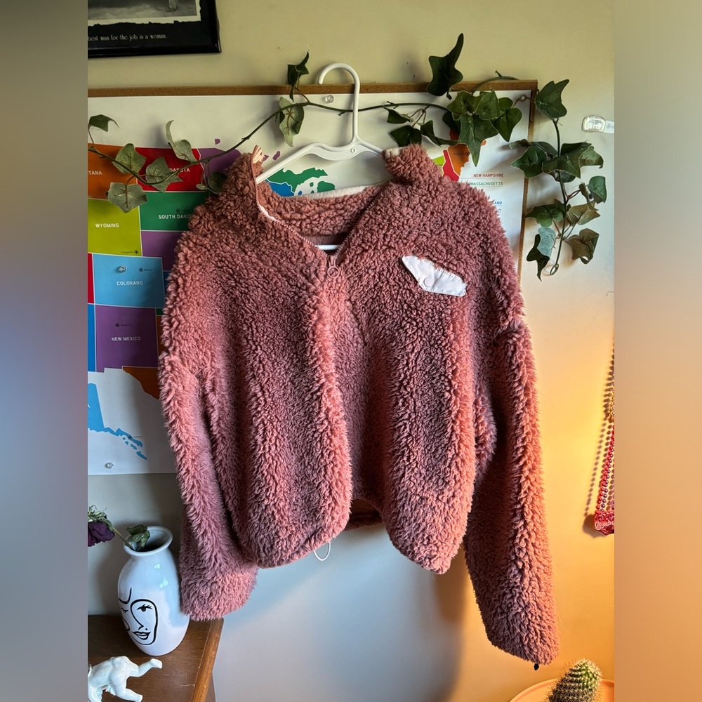 Fluffy pink Aeropostale crop top